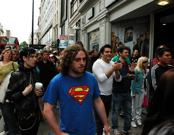 A lovely welcoming round of applause from the waiting crowd - super